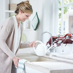 Elho Aquarius White Plastic Watering Can 3.5L 7 Elho Aquarius White Plastic Watering Can 3.5L -Leaf Shop elho aquarius white plastic watering can 3 5l8711904303662 01i bq