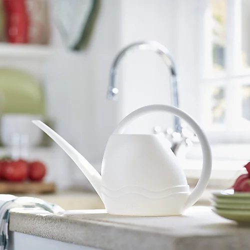 Elho Aquarius White Plastic Watering Can 3.5L 4 Elho Aquarius White Plastic Watering Can 3.5L - Image 2