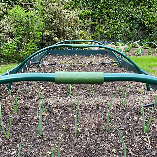 GardenSkill Extendable Metal Garden Tunnel Hoops For Grow Houses Polytunnels 0.85x0.35m H, Pk 3 4 GardenSkill Extendable Metal Garden Tunnel Hoops For Grow Houses Polytunnels 0.85x0.35m H, Pk 3 - Image 2