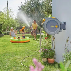 Hozelock Auto-reel Wall-mounted Hose Reel & Hose (L)30m -Leaf Shop hozelock auto reel wall mounted hose reel hose l 30m5010646059565 01i bq